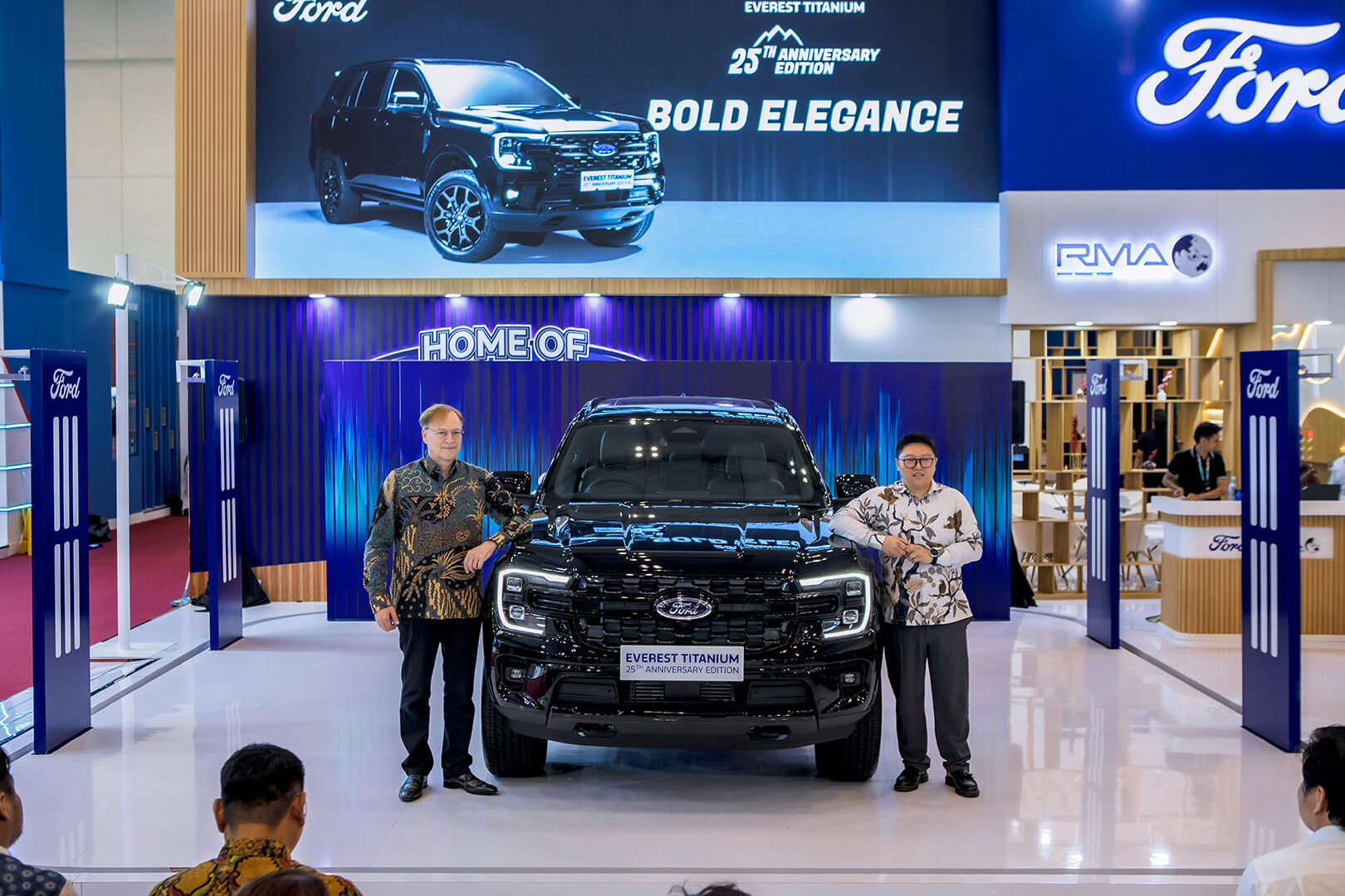 [kiri ke kanan] Roelof Lamberts, Regional Director Ford RMA Indonesia; Erik Pascanugraha, Sales Director Ford RMA Indonesia