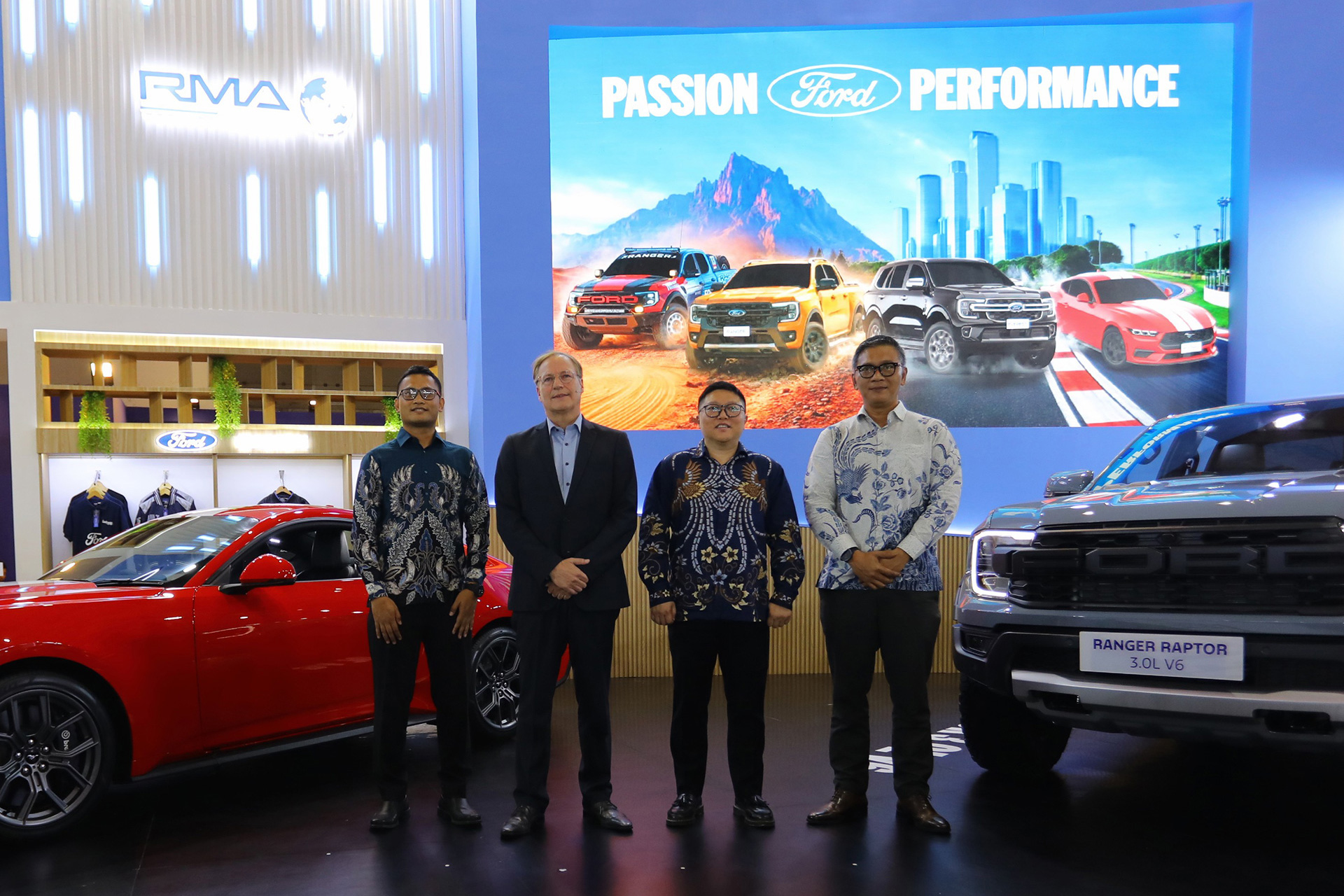 [dari kiri ke kanan] Elyus Dwi Erwanto, Head of Service RMA Indonesia; Roelof Lamberts, Regional Director RMA Indonesia; Erik Pascanugraha, Sales Director Ford RMA Indonesia; Irwan Nurfiandy, Head of Marketing Ford RMA Indonesia.